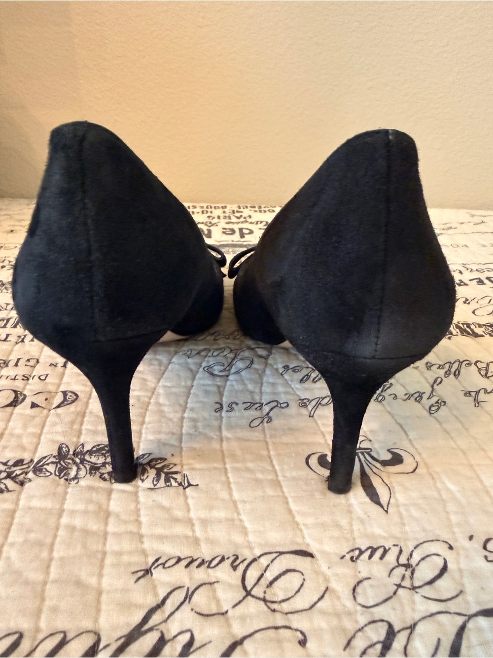 Ann Taylor Classic Black Suede Pointed-Toe Pumps with Bow Accent Size 8 - Picture 9 of 12